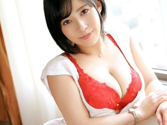 【爆乳お姉さんの淫乱フェラ】『もっと奥まで…』ダイナマイトボディの巨乳お姉さんがチンコをしゃぶりまくり！ビンビンに勃起したチンポでオマンコを突かれ、感じまくるエロい姿に興奮必至！！