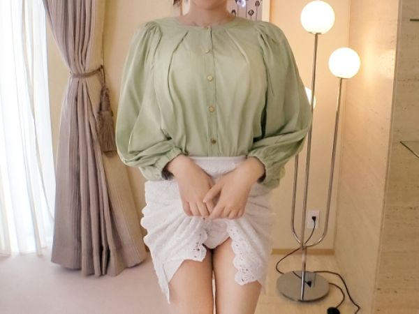 【高身長三十路妻の性欲爆発】『久しぶりで感じる…』欲求不満な人妻が久々のセックスで大興奮！おまんこびしょ濡れ、膣内を激しくイジられて大洪水！性欲解放の激アツSEX！♡