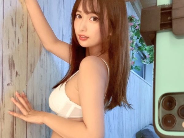 【人妻の危険な遊び】30代ビッチ妻がクンニ＆電マオナニーで大胆露出！生チンポを求めて不倫セックスに溺れる人妻の淫乱ぶりがヤバい！！