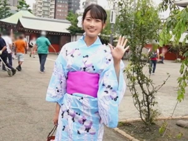 【浴衣JDの危険な誘惑】『ダメだよ…』テニサー所属の清楚系ビッチ女子大生が親友の彼氏を誘惑！浴衣から覗く美脚と美乳がエロすぎる！彼氏のチ○ポをつまみ食いしちゃう生ハメ着衣セックスで大胆に乱れる！♡