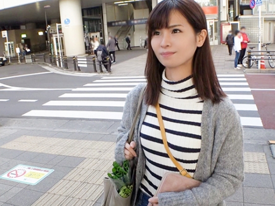 【欲求不満人妻ナンパ】パイパン奥様が他人棒に悶絶！性に飢えた人妻が禁断の快楽に溺れ、乱れまくる！夫以外のチ○ポで激しく突かれ、淫乱モード全開！