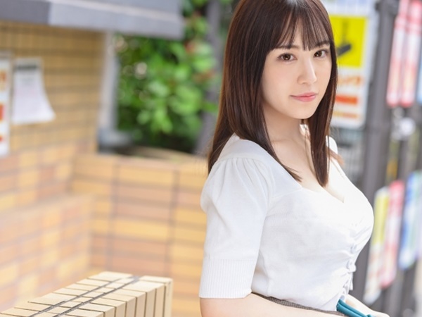 【激カワ美少女宅配サービス】『何でもしちゃうよ♡』素人男性の自宅に現れた萌々ちゃんが神対応！エッチなお願いも全部叶えちゃう、夢のような時間を体験！