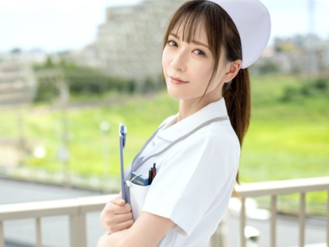 【清楚系ナースの裏の顔】『患者さんのチ○ポ、お世話しちゃいます♡』天使のような笑顔のナースが、病室で大胆変身！白衣の下はド変態、チンポ大好き看護師の淫らな本性！