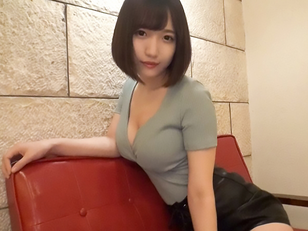 【素人×お姉さん】ツルツルパイパンマ○コに正常位でガッツリ生挿入！敏感ボディが激しく反応してイキまくり、最後は濃厚ザーメンで顔も体もドロドロに♡