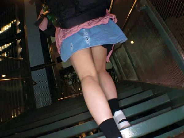 【若妻の危険な遊び】30歳人妻、夫に内緒で禁断の快楽に溺れる！若者との不倫セックスでオマンコ濡れまくり♡美乳ボディを激しく揺らしてイキまくる！