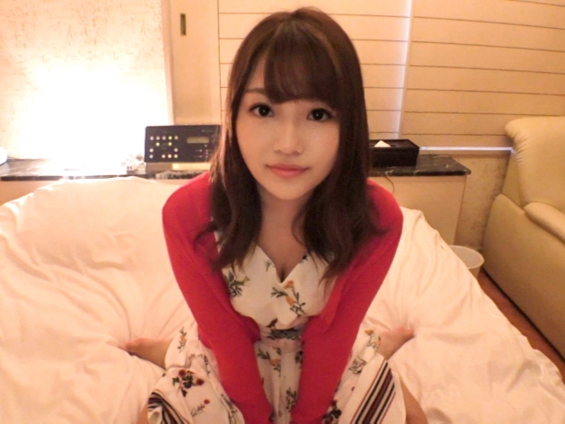 【キュートな娘の腰振り騎乗位】『もっと奥まで…』可愛い顔して大胆に！ビンビンのチンコをマンコで包み込み、激しく腰を振る！悶えながら感じる姿がエロすぎる！！♡