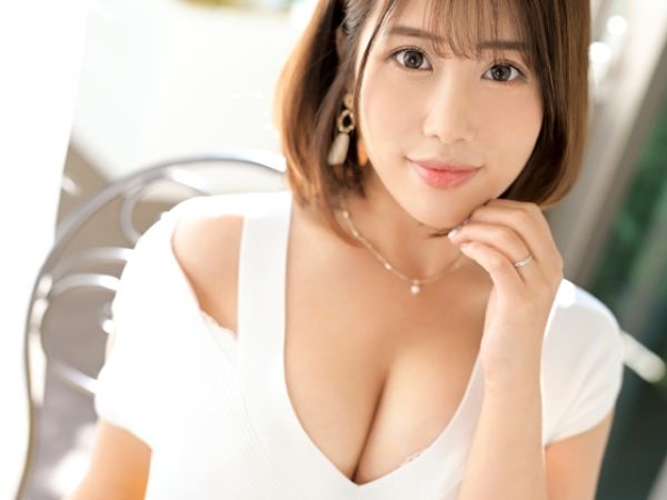 【人妻エステティシャンの本性】『もっと奥まで…』色気ムンムンの美人講師がデカチンに夢中！エッチなフェロモン全開で、猛烈ピストンにイキまくり！♡