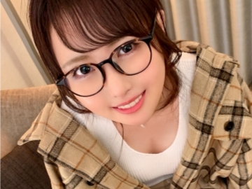 【メガネっ娘の背後からの快感】キュートなメガネ女子をバックで激ピストン！パコパコ突かれて感度MAX！メガネの奥の瞳がトロける濃厚セックス♥