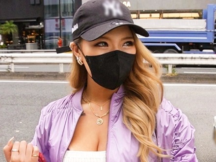 【ギャルJDのデカチン体験】『ヤバい…』手マンでビショ濡れ！マングリ返しで激ピストンされ痙攣イキ！素人女子大生のドスケベ覚醒♡