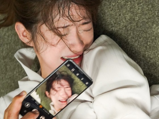 【婚約者の悲劇】『助けて…』結婚目前の彼女が、同僚に無理やり犯され、心も体もボロボロに…。喉の奥まで肉棒をねじ込まれ、膣奥を激しく突かれながら号泣する姿に、大量のザーメンを顔射され、さらには写真まで撮られるという地獄絵図！NTRの衝撃が止まらない！