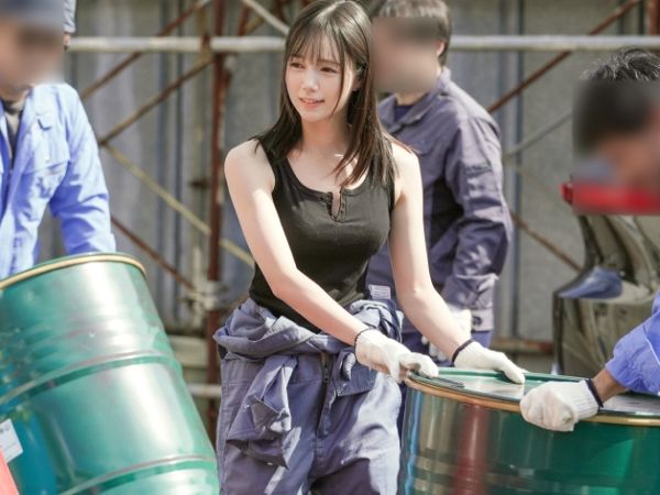 【鉄鋼工場で密着ドキュメント】人気AV女優が工場長の許可を得て、夜の現場に潜入！汗と熱気に包まれた男たちと、過激なハメ撮りSEXを敢行！リアルなエロさがヤバい！
