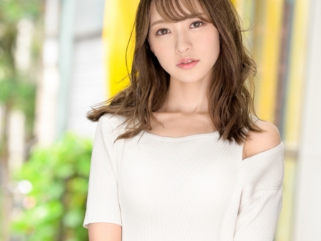 【素人男性へデリバリー！圧倒的美少女と濃密エッチ】『私、気持ち良くなっちゃう…』スレンダーボディの美少女が素人男性と絡み合い、本気で乱れる！！