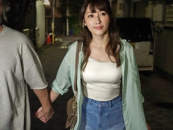 【地元で禁断の再会エッチ】『久しぶりやろ？♥』福岡弁が可愛い幼馴染とついにSEX！パイパンま○こを主観で堪能＆フェラでご奉仕されちゃう！田舎の純粋な女の子がエッチに乱れる姿に興奮必至！