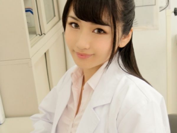 【禁断の教室ラブ】『先生、ダメですよ…』美人教師が生徒と放課後の教室で秘密のセックス♡ 制服姿で大胆なエッチに挑戦し、生徒のチ○ポにメロメロ！