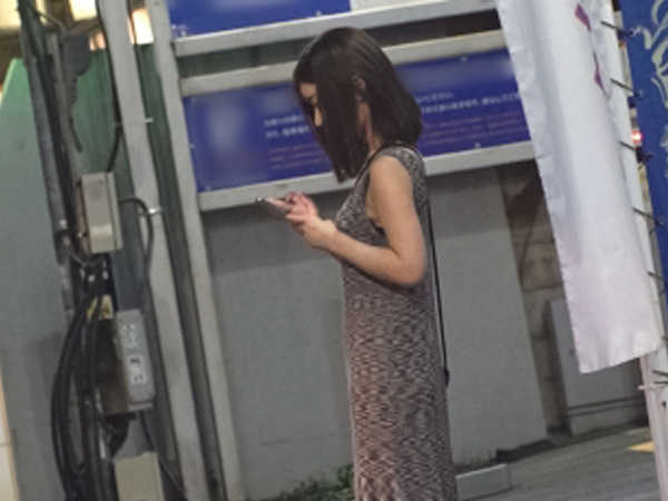 【街角の誘惑】超敏感ボディの美女、ちょい触りで即濡れ！謎めいた彼女と濃厚セックス三昧、ヤリまくり記録♡