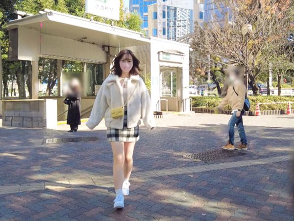 【性欲モンスター】清楚系女子の裏の顔！デカチンを咥え込みジュボジュボ音を立ててしゃぶり尽くす♡見た目とギャップありすぎのエロさにビックリ！性欲が止まらない素人娘のフェラチオがヤバい！