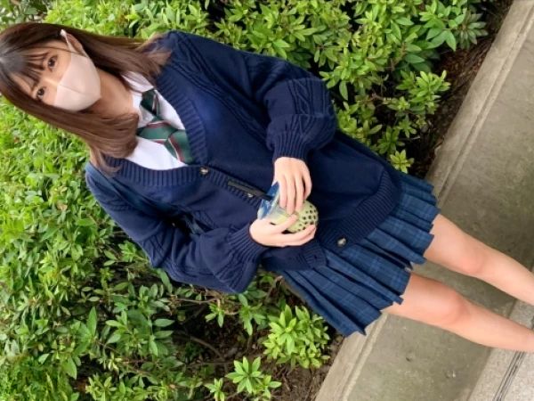 【小悪魔JKの調教】生意気な制服美少女が、生チンの激ピストンで悶絶！スレンダーな体を震わせ、奥まで突き上げられ感じまくる！小生意気な顔して、エッチは敏感なんだね♡